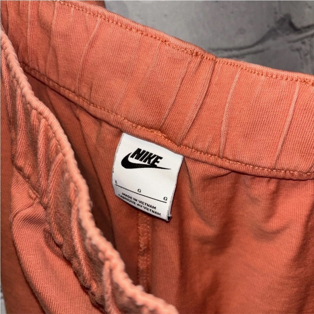 Nike Women’s Shorts Elastic Waist Loose Fit High Rise Size Large Tangerine - Picture 5 of 6